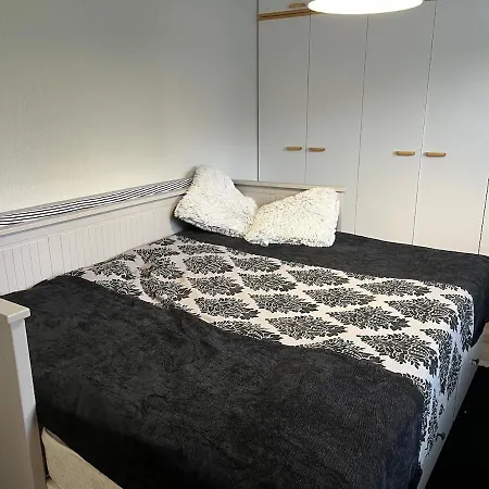 Karsikkotie 8 *