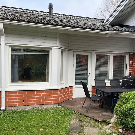 Karsikkotie 8