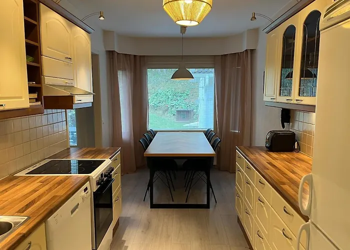 Karsikkotie 8 * רובניימי